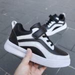 F1900-Black White